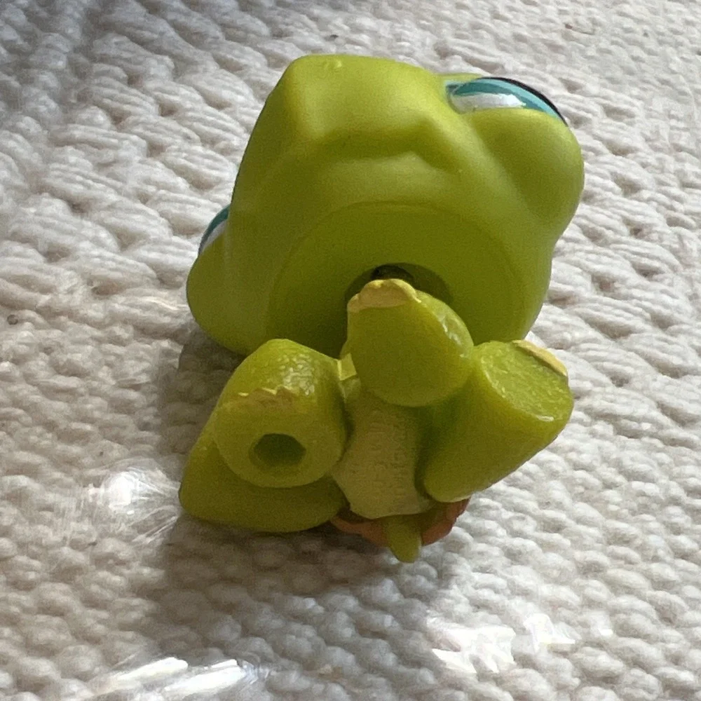 Littlest Pet Shop # 031 Sitting Turtle Green Aqua Eyes LPS Hasbro 2006‎